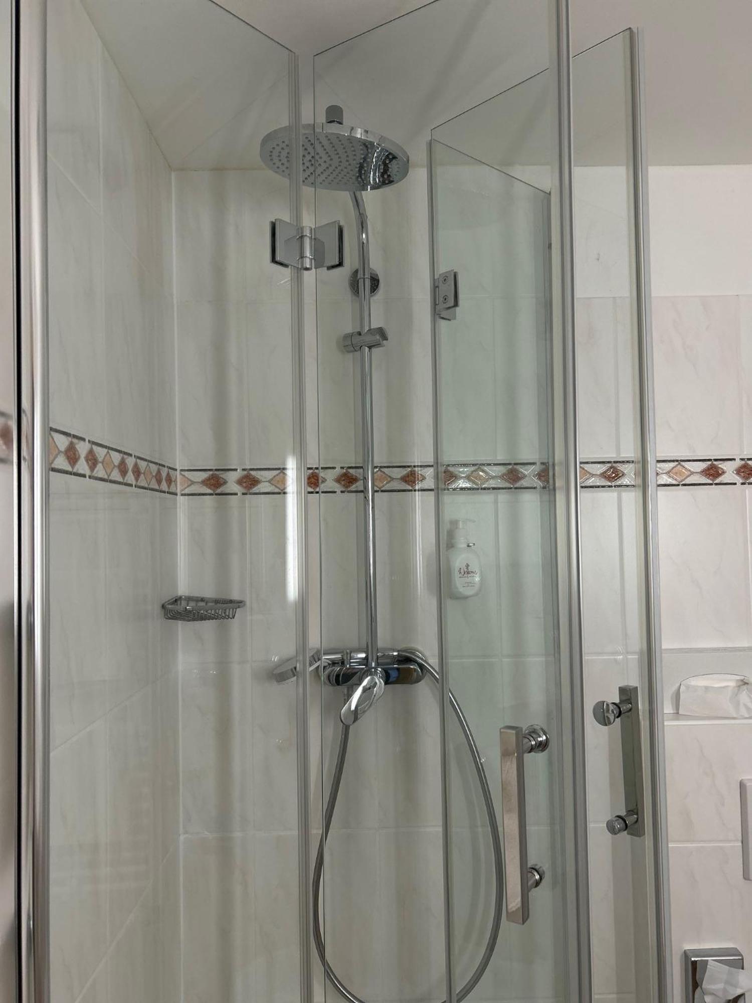 Seehotel Schaepfle ユーバーリンゲン エクステリア 写真